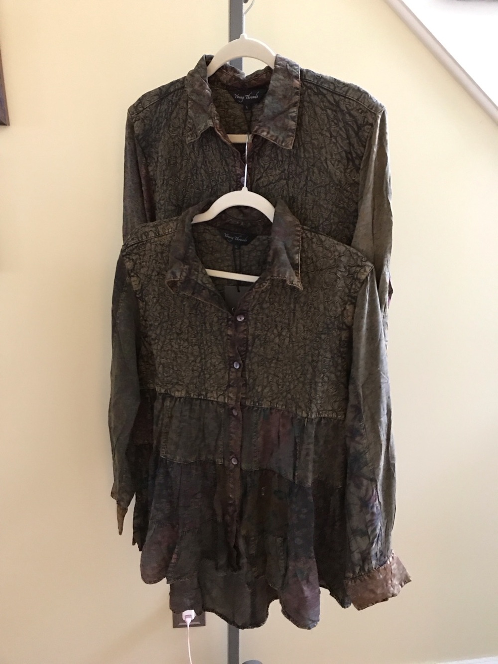 YOUNG THREADS NWT Top Brown Quilted Pattern Dark Floral Button Front  Size Large